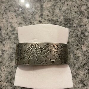 Flower of the month “January” Carnation pewter cuff bracelet